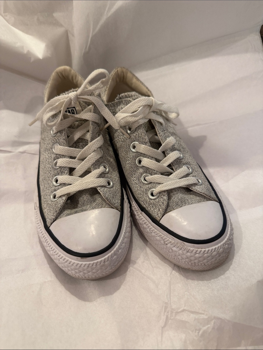 Converse Low Top Sneakers in Light Gray